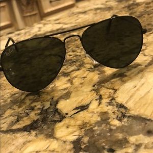 RayBan- Large Black Aviator